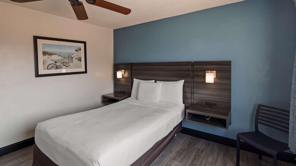 Surestay Hotel By Best Western Virginia Beach Royal Clipper Room photo
